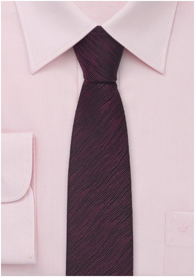 Skinny Necktie in Black and Red