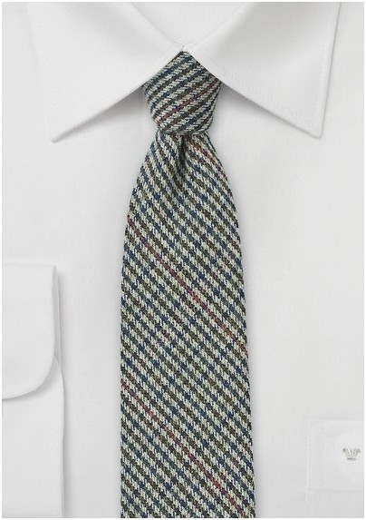 Gray Tweed Tie with Houndstooth Check Pattern